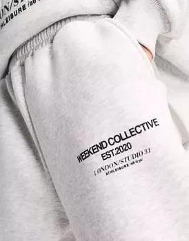 Серые меланжовые джоггеры большого размера с многорядным логотипом ASOS Weekend Collective
