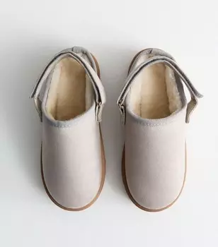 Серые тапочки-мюли с подкладкой из искусственного меха на спине New Look, серый