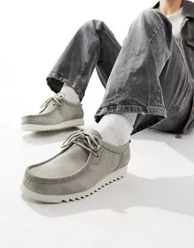 Серые замшевые лоферы Clarks Wallabee FTRE