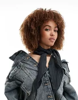 Серый структурированный жатый шарф Weekday