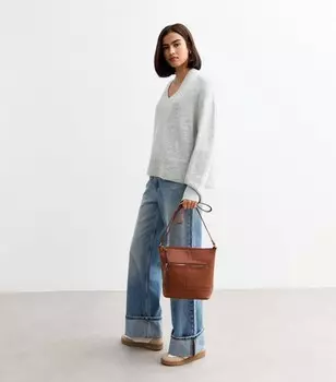 Серый вязаный джемпер с широким V-образным вырезом New Look, бледно-серый