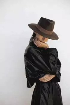 Шапка Alara в каштановом цвете JANESSA LEONE, цвет chestnut