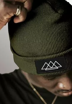 Шапка BEDRUCKT OUTDOOR BERGE WINTER MIT PATCH AUFDRUCK PRINT Neverless, темно-зеленый