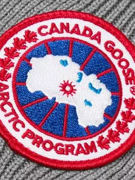 Шапка-бини из шерсти мериноса с аппликацией логотипа CANADA GOOSE, серый