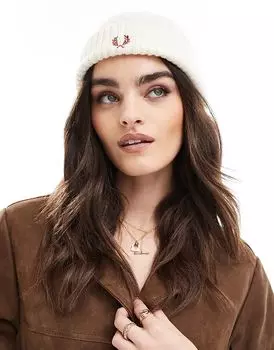 Шапка-бини с косичками в цвете «кремовый» Fred Perry