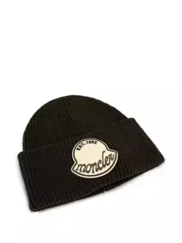 Шапка бини в рубчик с нашивкой-логотипом MONCLER, зеленый