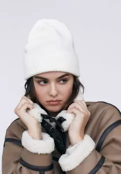 Шапка PULL&BEAR, цвет white