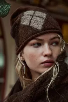 Шапка с алмазной вязкой ZARA, коричневый