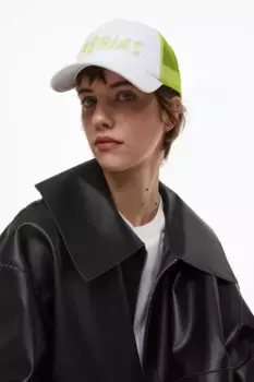 Шапка с козырьком и принтом H&M, зеленый