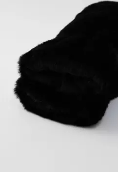 Шапка VMCILLE MITTENS SCARF GIFTBOX SET Vero Moda, черный
