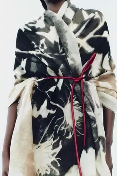 Шарф с цветочным принтом ZARA, черный