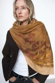 Шарф с цветочным принтом ZARA, кэмел