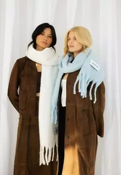 Шарф THE STOCKHOLM ARCTIC FOX & CO., белый