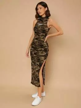 SHEIN Mulvari, платье с высоким воротником, разрезами на штанинах, камуфляжной графикой и надписью, темно-зеленый
