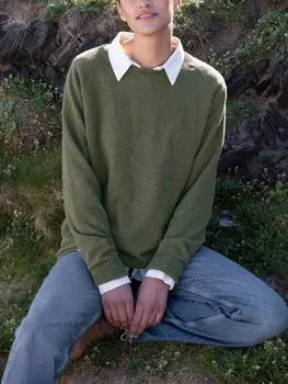 Шерстяной джемпер с напуском и круглым вырезом Celtic & Co., оливковое