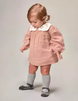 Шифоновое платье для девочки с вышитым воротником и подгузником в тон Gocco, цвет Nude