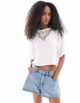 Широкая укороченная футболка Miss Selfridge с кружевной вставкой