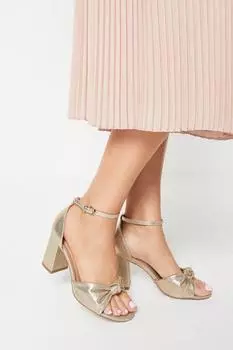 Широкие атласные босоножки Carmen на высоком блочном каблуке с узлом спереди Wallis, золото