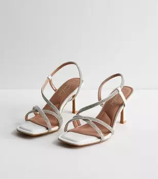 Широкие босоножки Diamonte на каблуке с несколькими ремешками New Look, белый