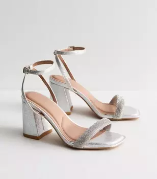 Широкие босоножки на двухкомпонентном каблуке серебристого цвета со стразами New Look, серебряный