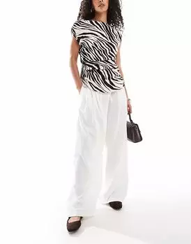 Широкие брюки Bershka цвета экрю