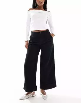 Широкие брюки длиной до щиколотки с отворотами ASOS DESIGN черного цвета с эффектом матового блеска