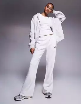 Широкие брюки-джоггеры Kaiia Tall с вышитым логотипом светло-серого цвета