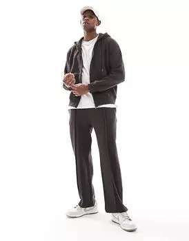 Широкие брюки-джоггеры с защипами коричневого цвета Bershka