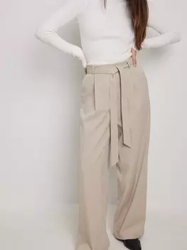 Широкие брюки со складками спереди NA-KD, экрю