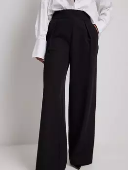 Широкие брюки со складками спереди NA-KD, черный