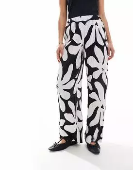 Широкие брюки Vero Moda Petite с высокой талией и плиссировкой, с монохромным цветочным принтом