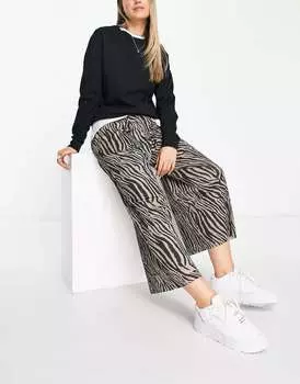 Широкие плиссированные брюки-кюлоты с анималистичным узором ASOS