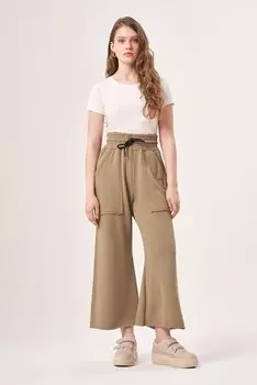 Широкие трикотажные зеленые брюки Mizalle