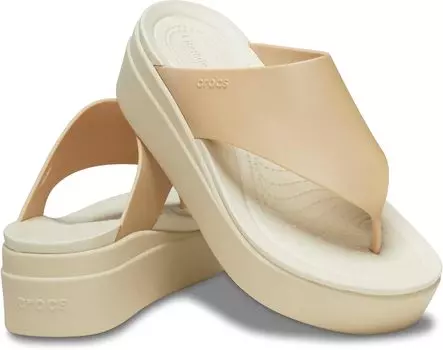 Шлепанцы Brooklyn Flip Low Wedge Crocs, цвет Champagne/Bone Metallic