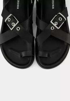 Шлепанцы Buckled Bershka, черные