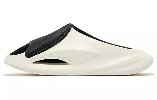 Шлепанцы Flying Standard унисекс, черные/белые 361°