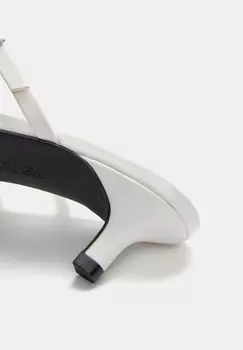 Шлепанцы PULL&BEAR, белый