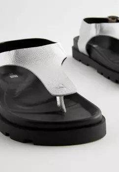 Шлепанцы TOE THONG FOOTBED Next, серебристого цвета