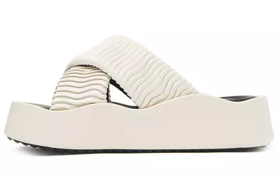 Шлепанцы женские бежевый Cameido