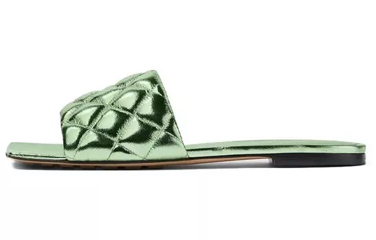 Шлепанцы женские Bottega Veneta глянцевые, зеленый