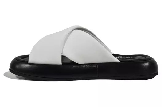 Шлепанцы женские Chanel, белый / черный