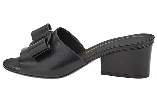 Шлепанцы женские черные Ferragamo