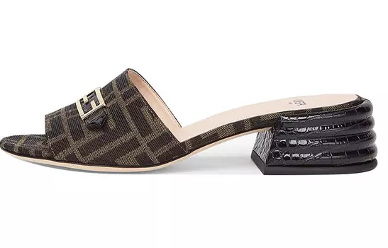 Шлепанцы женские коричневые Fendi