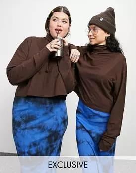 Шоколадная футболка свободного кроя с высоким воротником COLLUSION