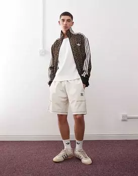 Шорты Adidas Originals Trefoil Essentials в цвете Wonder White