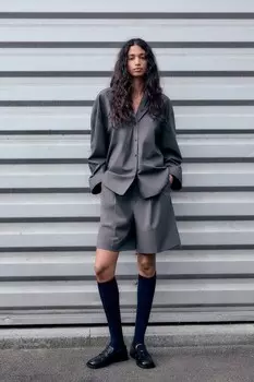 Шорты-бермуды с плиссированными платьями и поясом ZARA, светло-голубой бензин