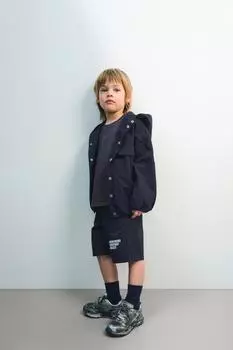 Шорты-бермуды с техническим текстовым принтом ZARA, антрацитовый серый