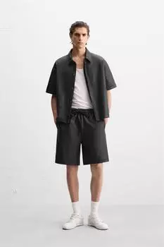 Шорты-бермуды с восковым эффектом ZARA, черный