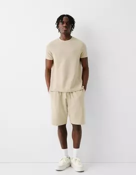 Шорты-Бермуды свободного кроя с плюшевой текстурой Bershka, коричневый