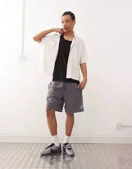 Шорты Champion с эффектом потертости серого цвета